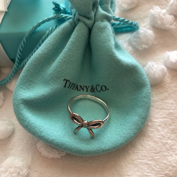 SOLD Tiffany & Co. Bow Ring - Picture 2 of 4